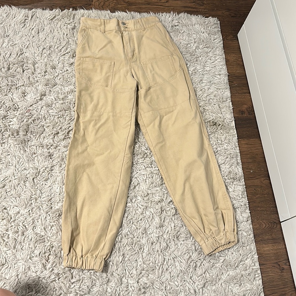 Forever 21 beige cargo pant - SIZE SMALL